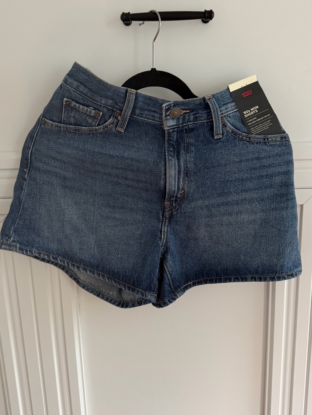 NWT Levi's 80s Mom Shorts High Rise Medium Wash Denim Size 26